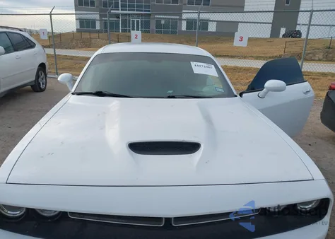 2022 Dodge Challenger Gt z USA, uszkodzony, nr VIN 2C3CDZJGXNH127993